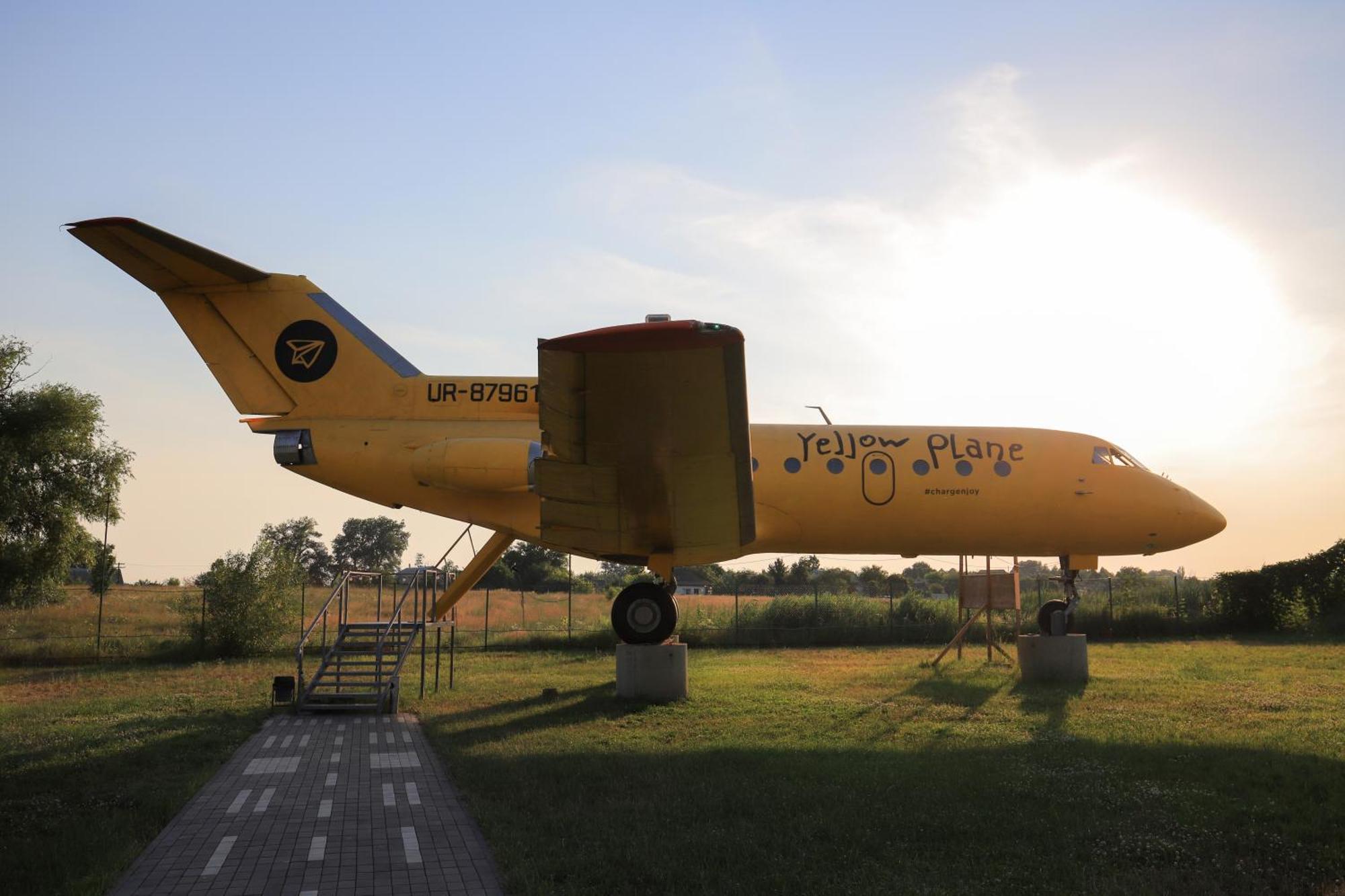 Yellow Plane Chalet Yurov